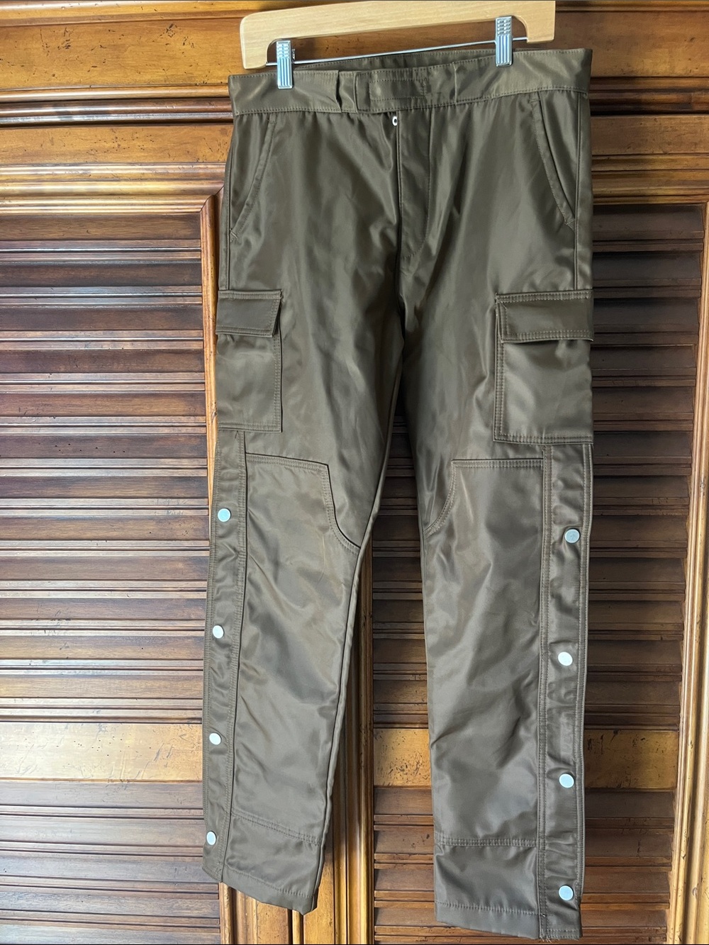 mnml Cargo Pants with Snap and zilpper Side Trim
